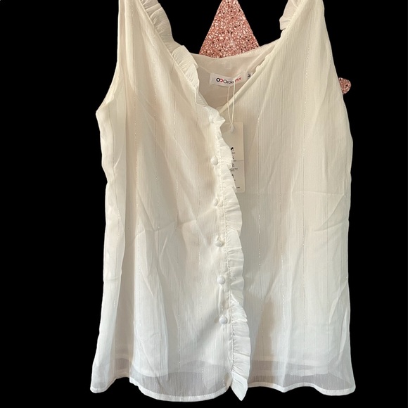Tops - NWT womans beautiful white top